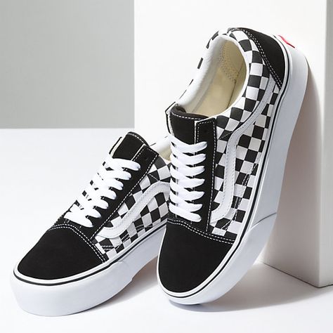 Vans Wallpaper, Vans Shoes Fashion, Vans Shoes Women, Old Skool Platform, Mens Vans Shoes, Cute Vans, Creepy Kids, Shoes For School, Tenis Vans