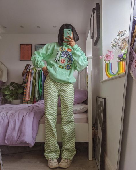 @poseandrepeat Winter Fits Colourful, Colourful Outfits Winter, Comfy Colorful Outfits, Cute Colourful Outfits, Colorful Style Aesthetic, Coordinated Outfits For Friends, Girly Vintage Outfits, Colorful Winter Fashion, Patterned Outfits