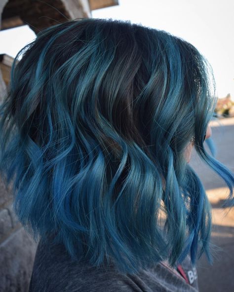 Gradient Blue Hair Color; Wavy Bob Ombré Short Hair, Blue And Green Hair, Blue Hair Ideas, Short Blue Hair, Dyed Tips, Blue Bob, Hair Dye Tips, Dyed Hair Blue, Blue Ombre Hair