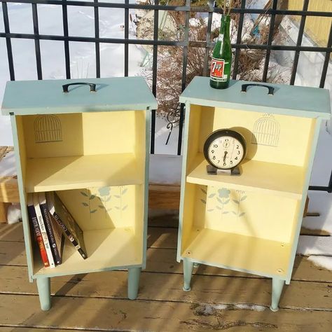 Do THIS to old wood drawers to make your living room look gorgeous! This might be the coolest thing you'll see all day! We rescued some large mid century drawers and turned them into bright side tables. Upcycle Side Table, Upcycled Drawers, Upcycle Storage, Flip Ideas, Sewing Machine Cabinet, Mid Century Side Table, Diy Side Table, Treadle Sewing Machines, Furniture Flip