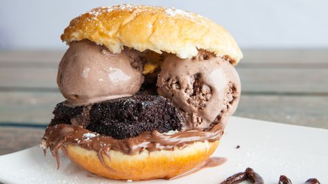 While some desserts or classic favorites, others fall outside the usual spectrum of flavor combinations. Discover our favorite picks. Unusual Dessert Recipes, Donut Sandwich, Bacon Ice Cream, Unusual Dessert, Baked Doughnut Recipes, Chocolate Covered Bacon, Fall Outside, Chocolate Pizza, Tiny Foods