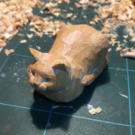 Whittling Projects, Simple Wood Carving, Wood Carving Designs, Wood Carving Patterns, Wooden Cat, Carving Designs, Clay Art Projects, Wood Carving Art, Whittling