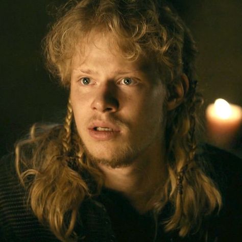 Sigurd Snake-in-the-eye Sigurd Snake In The Eye, Vikings Sigurd, Medieval Shows, Vikings Cast, Emo Boy Hair, Sons Of Ragnar, Viserys Targaryen, Ragnar Lothbrok Vikings, Vikings Show