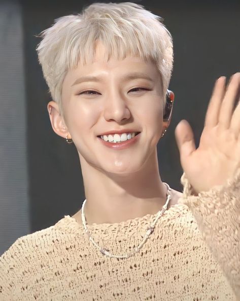 Hoshi Blonde Hair, Hoshi Smile, Hoshi Seventeen Blonde, Hoshi Photocard Scan Face The Sun, Hoshi Orange Hair, Carat Seventeen, Hoshi Seventeen, Best Kpop, Team Leader