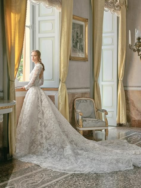 Paris Theme Wedding, Monique Lhuillier Wedding Dress, Monique Lhuillier Wedding, Monique Lhuillier Bridal, Robes Glamour, Lake Como Wedding, Dresses Romantic, Romantic Ideas, Viktor Rolf