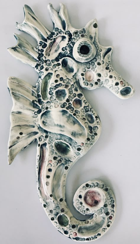 Butterfly Ceramic Art, Seahorse Sculpture, Ceramics Pottery Vase, Ceramic Art Sculpture, Sea Horses, Advanced Ceramics, Pottery Handbuilding, Fish Sculpture, Clay Crafts Air Dry