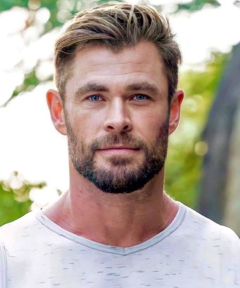 Chris Hemsworth Hair, Older Men Haircuts, Men Fade Haircut Short, Mens Haircuts Short Hair, Best Barber, Mens Hairstyles Thick Hair, Men Haircut Styles, Cool Hairstyles For Men, Haircut Inspiration