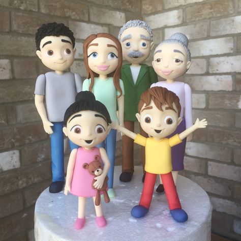 People - family - cake toppers tutorial - cute figures - fondant, sugarpaste, gumpaste - face, faces, figurine, figurines, gum paste, step by step, pdf Fondant Figures Tutorial People, Fondant People Tutorial, Γενέθλια Mickey Mouse, Fondant People, Fondant Flower Cake, Fondant Figures Tutorial, Fondant Rose, Family Cake, Cake Topper Tutorial