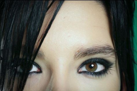 his eyes are just perfect Art Help, Y2k Wallpaper, Side Eye, Bill Kaulitz, Tom Kaulitz, Tokio Hotel, My Boyfriend, His Eyes, My Pictures