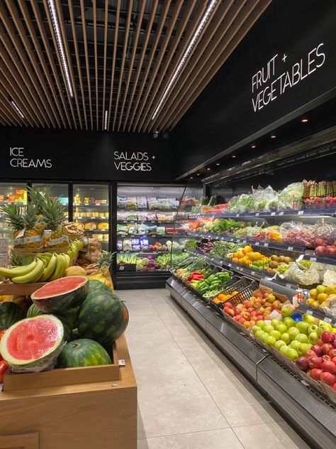 Fruit And Vegetable Shop Design, Grocery Store Vegetable Display, Industrial Grocery Store Design, Grocery Store Shopping Aesthetic, Sustainable Grocery Store, Supermarket Marketing Ideas, Luxury Grocery Store Design, Fancy Grocery Store, Shopping Market Aesthetic