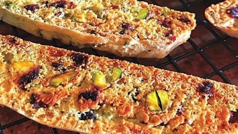 Prepare to be blown away by these biscotti recipes - Food - Images White Chocolate Biscotti, Biscotti Flavors, Cranberry Biscotti, Cranberry Pistachio Biscotti, Chocolate Biscotti, Cranberry White Chocolate, Pistachio Biscotti, Cranberry Pistachio, Toast In The Oven