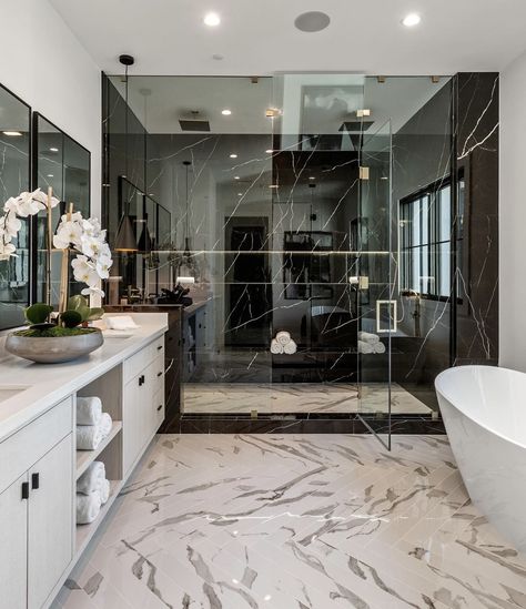 Self Cleaning Bathroom, Mansion Bathrooms Luxury Master Bath, Rich Modern Bathroom, Mansion Guest Bathroom, Big Master Bathrooms Luxury, Dream House Interior Bathroom, Big Bathroom Aesthetic, Mansion Bathrooms Luxury, Dream Restroom