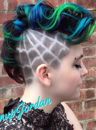 Web shaved sided design green blue dyed Mohawk hairstyle @pinupjordan Mermaid Royalty, Hand Mandala, Hair Tattoo Designs, Goth Hairstyles, Side Shave, Shaved Design, Shaved Designs, Punk Girls, Shaved Hair Designs