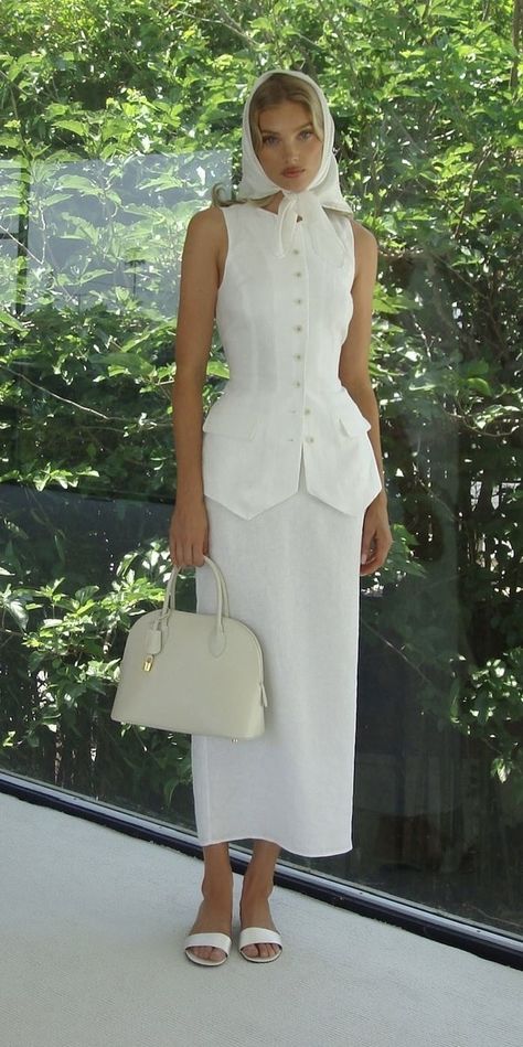 Rich Woman Outfits Summer, Italian Woman Outfit, Dress Over Trousers, Chic Summer Outfits Classy, Paris Day Outfit, Old Money Outfits Casual, Soft Feminine Outfits Classy, White Elegant Outfit, Italian Style Fashion Women