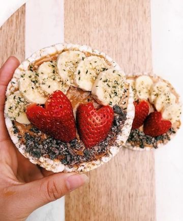 Brown Rice Cakes, Rice Cakes Healthy Snacks Ideas, Rice Cakes Toppings Breakfast, Carmel Rice Cakes Toppings Healthy, Rice Cake Healthy Snacks, Healthy Snack Rice Cake, Healthy Filling Breakfast, Delicious Breakfast Ideas, Think Food