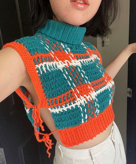 Crochet Fashion Aesthetic, Crochet Sweater Vests, Grunge Crochet Ideas, Crochet Outfits Aesthetic, Fall Crochet Clothes, Crotchet Outfits Aesthetic, Balaclava Crochet, Crochet Balaclava, Tote Crochet