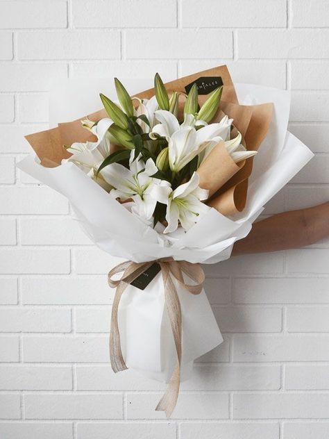 Flower Bouquet Simple Gift, Bouquet Of Flowers Design, Simple Lily Bouquet, Graduate Flower Bouquet, Lilies Bouquet Aesthetic, White Flower Bouquet Gift, Lily Flower Bouquet Aesthetic, Simple Bouquet Gift, White Bouquet Aesthetic