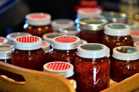 Sweet Onion and Pepper Relish - Just like Harry & David’s! Great holiday idea. Onion Pepper Relish Recipe, Relishes Recipes, Canned Gifts, Homemade Relish, Non Processed Foods, Autumn Things, Harry And David, Pepper Relish, Canning Pickles