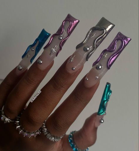 3D chrome long acrylic nails with charms Short 3d Nail Designs, Freaknik Nail Ideas, 3d Chrome Nail Art, Summer Nails 23, Long Nails Summer, Pink Swirl Nails, 3d Chrome Nails, Gummy Gel, Nails Barbie