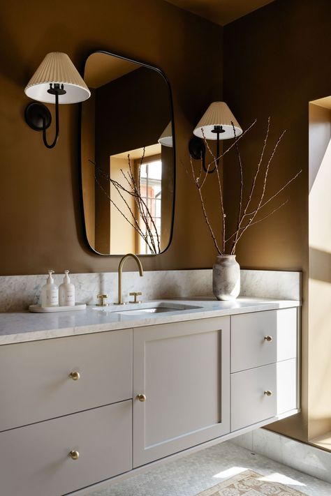 See how designers Addie & Caycee Coffield of family studio Living Proper created a timeless warm homes for their clients filled with fresh accents and details. 1930s Cottage, No Upper Cabinets, Moody Bathroom, Timeless Bathroom, Studio Living, Cottage Home, Upstairs Bathrooms, Boise Idaho, Dining Nook