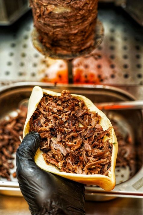 Doner Kebab Aesthetic, Turkish Shawarma, Kebab Aesthetic, Kebab Doner, Kebab Shop, Doner Kebabs, Food Engineering, Döner Kebab, Food Videography