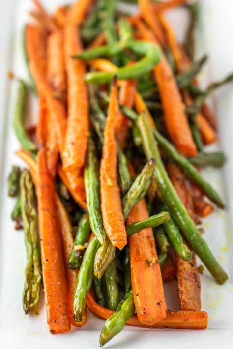 Roasted Carrots And Green Beans, Roasted Baby Carrots, Green Beans Side Dish, Eating Carrots, Carrots And Green Beans, Carrot Greens, Healthy Side Dish, Roasted Green Beans, Vegan Side Dishes