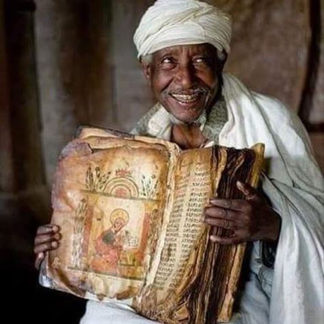 Ethiopian Bible, Old Bible, Oldest Bible, Foto Tips, We Are The World, African History, Old Book, People Of The World, World Cultures