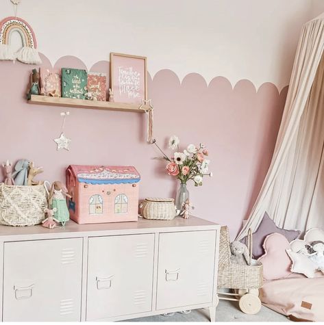 Girls Scalloped Bedroom, Dusky Pink Bedroom, Pink Baby Nursery, Purple Girls Bedroom, Purple Girls Room, Ideas Habitaciones, Toddler Bedroom Girl, Toddler Girl Room