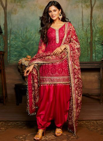 Patiala Suit Designs, Bride Suit, Designer Salwar Kameez, Punjabi Outfits, Lawn Dress, Readymade Saree, Designer Salwar, Trendy Dress Outfits, Punjabi Suit