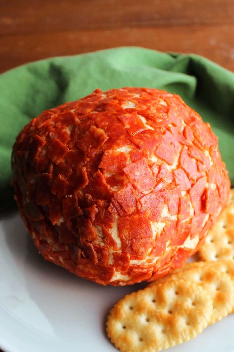 Pepperoni Cheese Ball 2 Patriotic Cheese Ball, Pepperoni Cheese Ball Recipes, Pizza Cheese Ball, Pepperoni Snack Ideas, Pepperoni Cheese Ball, Football Brunch, Cheesy Dips, Pizza Balls, Cheese Ball Recipes Easy