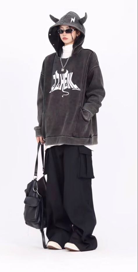 Asian Streetwear Fashion, Japanese Clothing Style, Boyish Outfits, Estilo Tomboy, Baggy Clothes, Tomboy Style Outfits, Online Gambling, Tomboy Fashion, 여자 패션