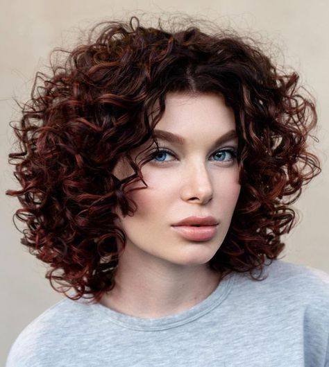 Redish Brown Curls with Long Curly Curtain Bangs Round Shape Curly Haircut, Reddish Brown Hair Color, Red Brown Hair Color, Super Curly Hair, Curly Shag Haircut, Blonde Balayage Highlights, Bob Haircut Curly, Brown Curls, Dark Red Hair