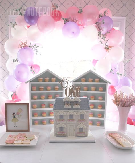 Our Little Doll Turns One! Dollhouse themed first birthday party via Pink Little Notebook Minnie Mouse Birthday Party Decorations, Girls Birthday Party Decorations, Painting Birthday, Girl Birthday Themes, Doll Party, Childrens Birthday Cakes, Project Nursery, First Birthday Party, 4th Birthday Parties