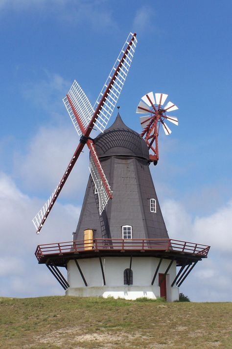 Does someone live inside this one? Tilting At Windmills, Wind Wheel, Windmill Water, Vive Le Vent, Holland Windmills, Old Windmills, Dutch Windmills, Water Mill, Water Wheel