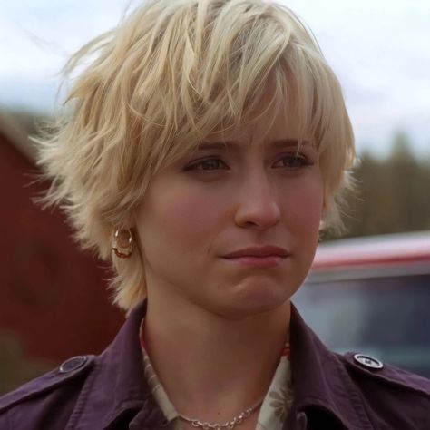 Allison Mack, Smallville, Blonde Hair, Chloe, Blonde, Actresses, Hair