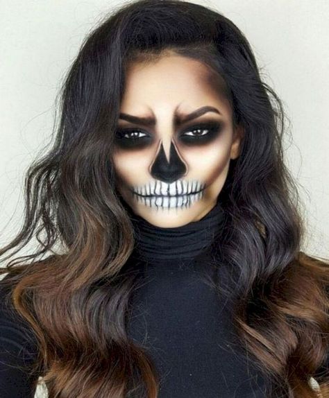 Half Sugar Skull Makeup, Nem Halloween Makeup, Makijaż Sugar Skull, Skull Face Makeup, Extreme Make-up, Skull Halloween Makeup, Halloween Make-up Looks, Halloweenský Makeup, Holloween Makeup