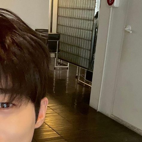 변우석 Woo Seok Byeon 🍟 on Instagram: "☺️" Byeon Woo Seok Lowkey Picture, Byeon Wooseok Icon, Byeon Woo Seok Selfie, Byeon Woo Seok Wallpaper Laptop, Byeon Woo Seok Pfp, Byeon Woo Seok Boyfriend Material, Byeon Woo Seok Icon, Byeon Woo Seok Instagram, Woo Seok Byeon