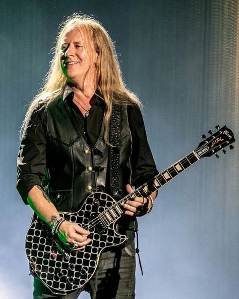 Jerry Cantrell 2022, Breaking Benjamin, Live Music Photography, Grunge Music, Jerry Cantrell, Grunge Band, Summer Tour, Music Theater, Alice In Chains