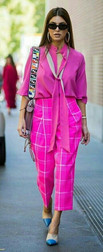 Milan Fashion Week street 2017 Cold Spring Outfit, Outfit Elegantes, Look Rose, Spring Outfit Ideas, Look Formal, Cute Spring Outfits, Spring Fashion Trends, Cute Spring, Pink Outfits