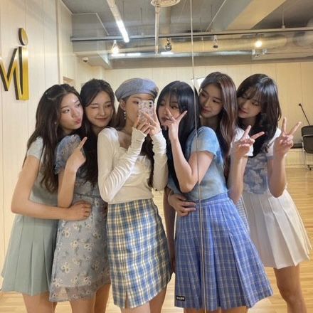 Korean Group Photo Friends, Group Of 6 Girls Aesthetic, Dreamnote Group Photo, 6girls Friends, 6 Group Of Friends, Korean Friends Group, 6 Friend Group, Aesthetic Friend Group Photos, Friends Group Photo