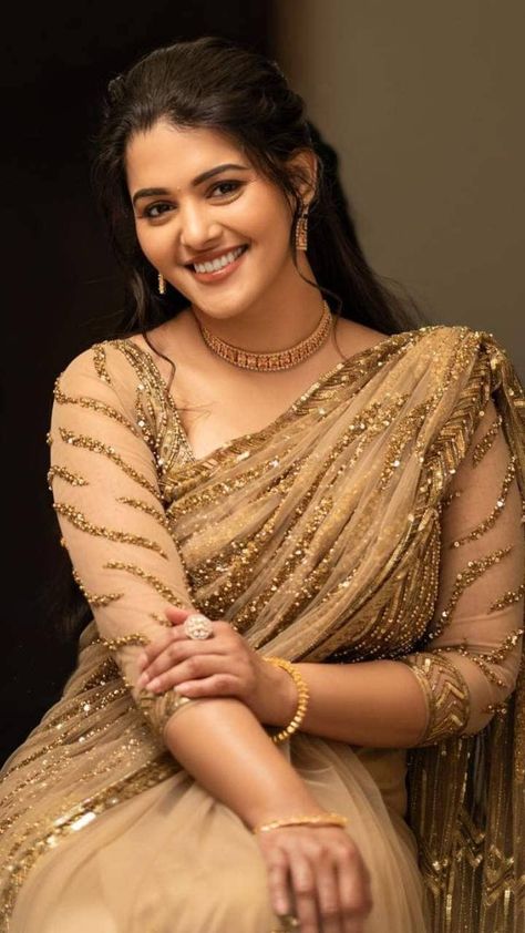 Makeup Aesthetics, Designer Saree Blouse, Kannada Language, All Actress, Designer Saree, Beautiful Smile Women, Blonde Beauty, Half Saree