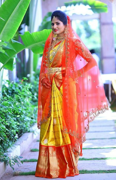 Meli Musugu Designs, Meli Musugu, Dhare Saree, Pelli Blouse, Pelli Sarees, Yellow Sarees, Muslim Wedding Photography, Indian Bride Makeup, Bridesmaid Photoshoot