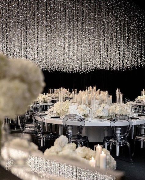 Pearls And Crystals Wedding Decor, Glam Wedding Decor Ideas, Wedding Decor Crystals, Sparkly Wedding Theme, Arab Wedding Venues, Silver Wedding Aesthetic, Extravagant Party Decor, Arab Wedding Ideas, Diamond Theme Wedding