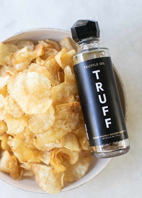 Are you ready for the most indulgent prosciutto appetizer? Potatoe chips drizzled with truffle oil served with prosciutto slices. This appetizer is beyond easy to make and full of so much flavor! You have to try it! #potatochips #truffleoil Truffle Potato Chips, Prosciutto Appetizer, Best Nacho Recipe, Fall Appetizers, Appetizers For A Crowd, Game Day Appetizers, Summer Appetizer, Truffle Oil, Chips Recipe