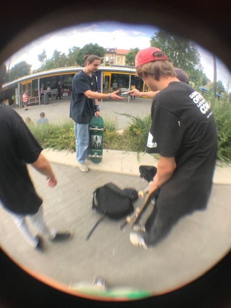 Skateboard Fisheye, Fisheye Skate, Fish Eye Aesthetic, Skaterboy Aesthetic, Film Sketch, 90s Skater Style, Skate Fish, Male Manipulator, Fisheye Photos