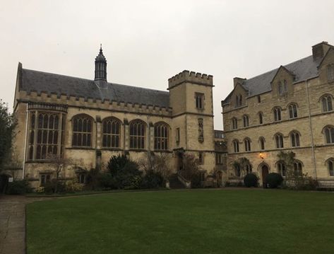 Oxford Dark Academia, Dark Academia Vibes, Dark Academia, Louvre, Oxford, House Styles, Architecture, Building, Travel