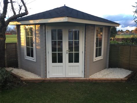 My new summer house painted in muted clay and pale Jasmine . I love it Summer Mansion Exterior, Summer Mansion, Summerhouse Ideas, Gym House, Garden Pub, Pub Ideas, Corner Sheds, Painted Shed, Pool Shed