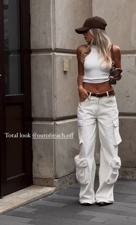 White Cargo Pants Outfit, Cargo Outfits Women, Post Partum Outfits, Casual Summer Outfits For Women, Sleek Dress, Cargo Pants Outfit, City Outfits, Miami Fashion, Easy Trendy Outfits