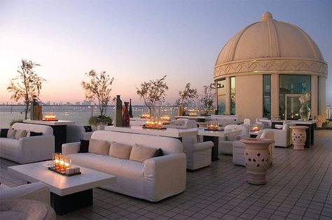 10 Rooftop Venues in Mumbai For Your Glamorous Party Rooftop Venue, Seaside Restaurant, Romantic Candle, Rooftop Dining, Romantic Candle Light Dinner, Romantic Restaurants, Rooftop Party, Rooftop Lounge, Romantic Restaurant