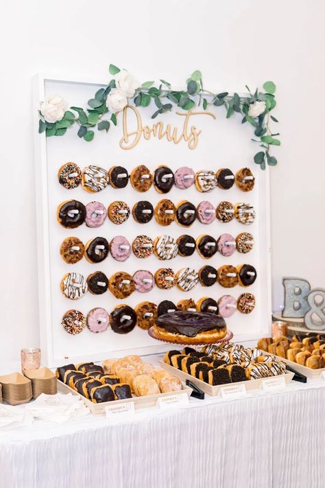 Doughnut Stand Ideas, Donut Stand Wedding, Wedding Doughnut Wall, Doughnut Wedding Display, Doughnut Wall Wedding, Dessert Table With Donut Wall, Doughnut Display Donut Bar, Donut Holes Dessert Table, Donut Hole Wedding Display